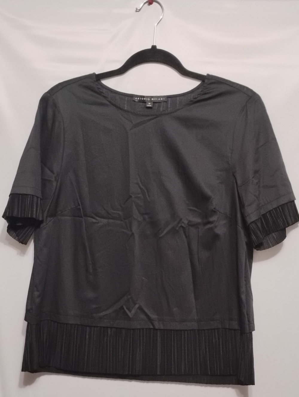 ANTONIO MELANI‎ Black Short Sleeve Top with Pleated Sleeve and Hem Trim
